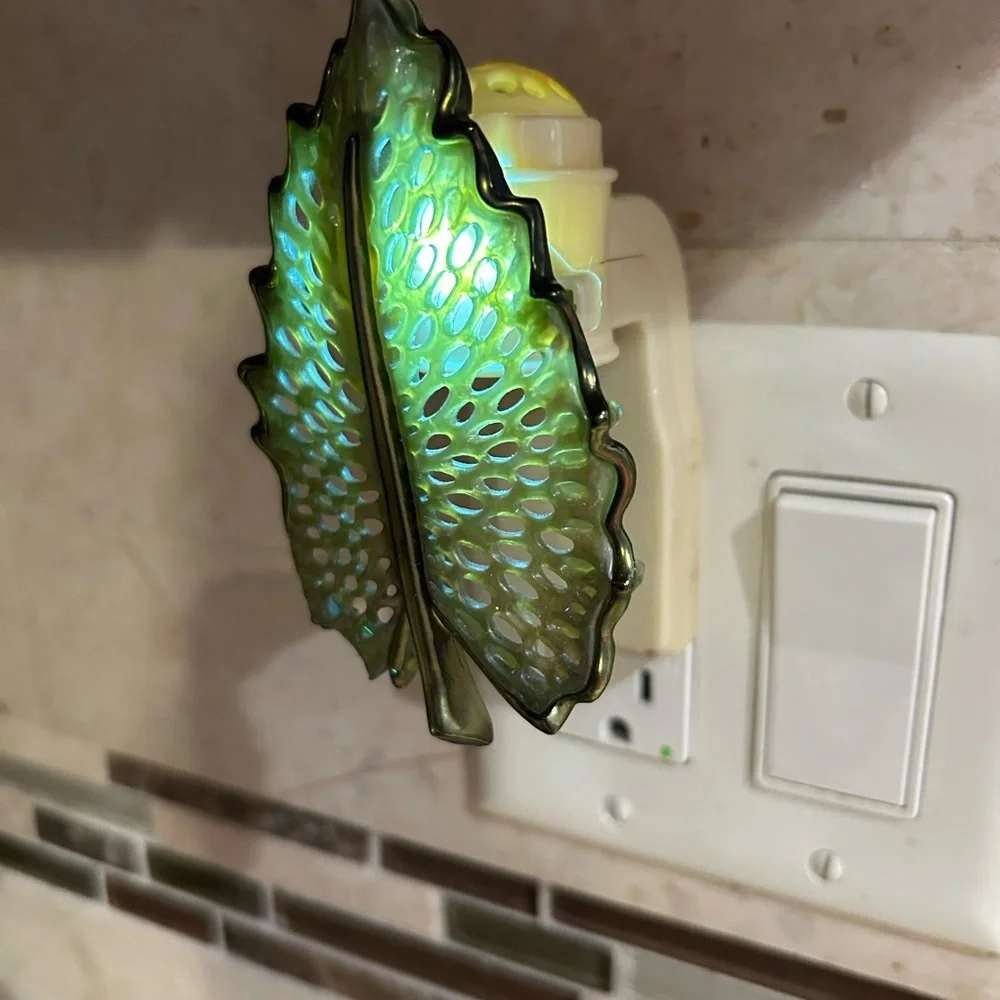 Leaf Shaped Bath & Body Works Scent Plug‎ In with Light